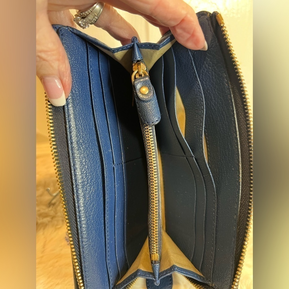 CHLOE VINTAGE ELISE BLUE LEATHER ZIP WALLET - Picture 13 of 16